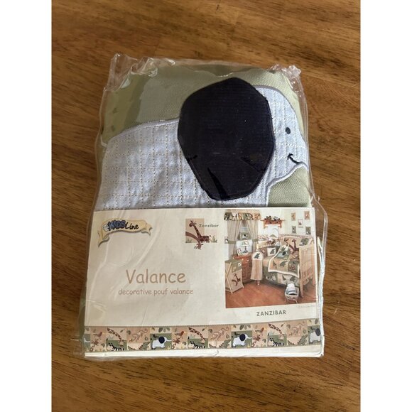 Kidsline Zanzibar Safari-Themed Baby Quilt w/2 Matching window valances - Picture 15 of 16